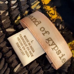 Pantsuit Super cute and light weight flowy fabric. Size Lg.